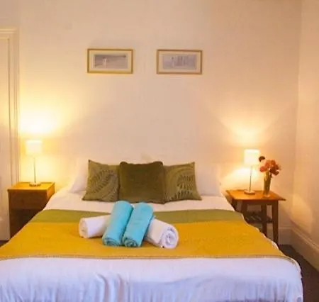 Large, Luxurious And Three Min Walk To Sea And Promenade Holiday home