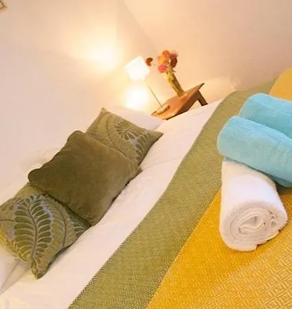 Large, Luxurious And Three Min Walk To Sea And Promenade Holiday home *
