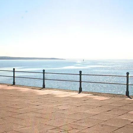 Large, Luxurious And Three Min Walk To Sea And Promenade Holiday home Penzance